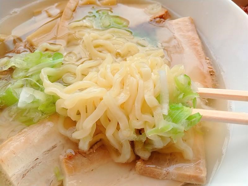 会津山塩チャーシュー麺の太いちぢれ麺