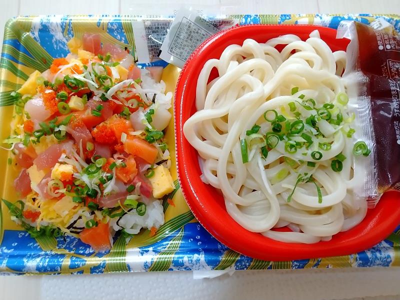 彩味鮨 海鮮ちらしとうどんセット