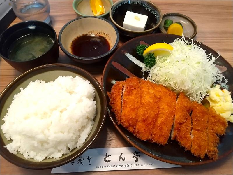 とん亭の特上ロースかつ定食