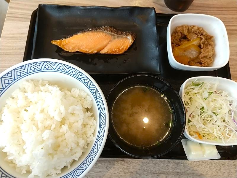 吉野家の焼魚牛小鉢定食