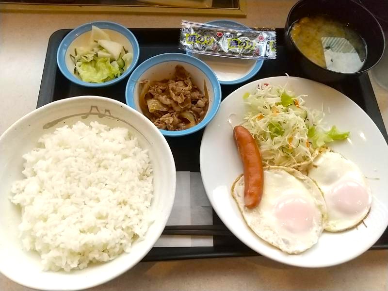 松屋のソーセージエッグW定食