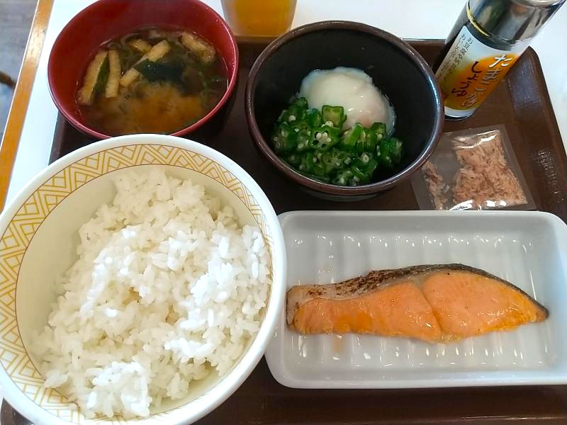 すき家の焼鮭まぜのっけ朝食