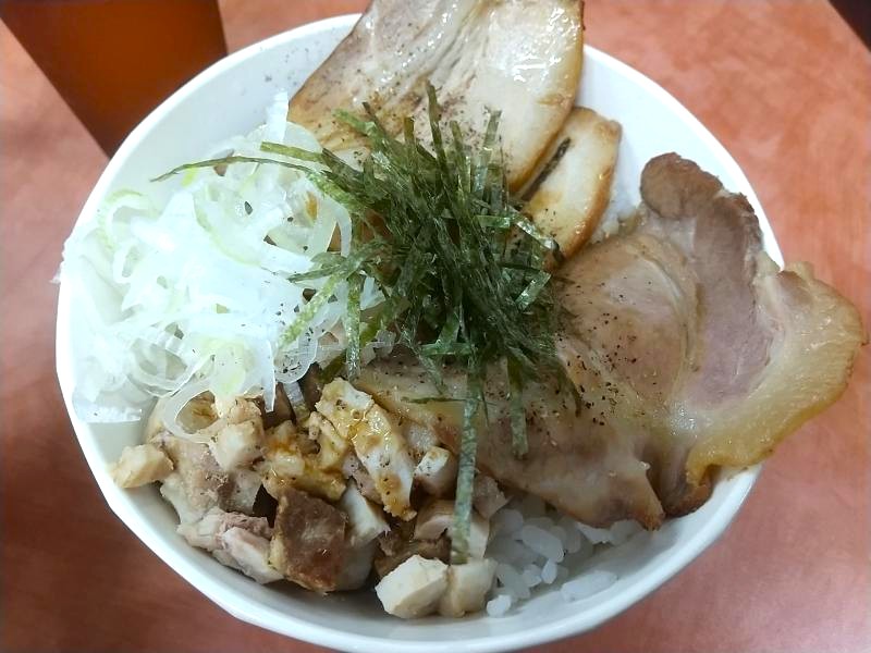 霜月のチャーシュー丼