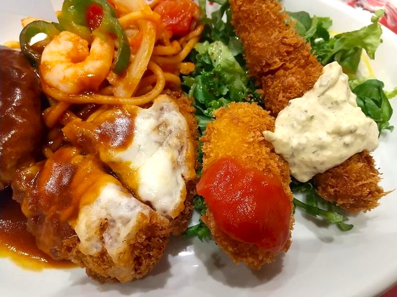 大人様プレートのエビフライと蟹クリームコロッケ、デミチーズヒレカツ