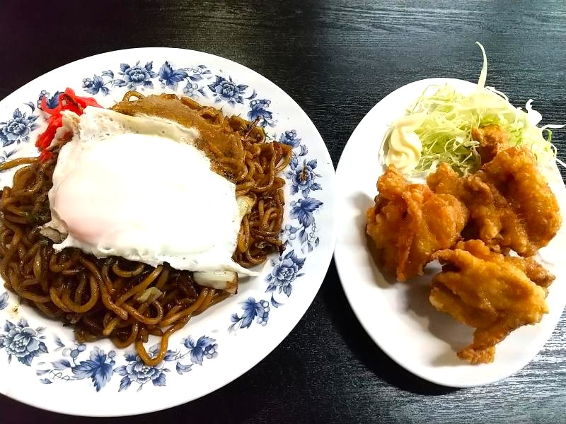 鈴やの目玉やきそば＆唐揚げ