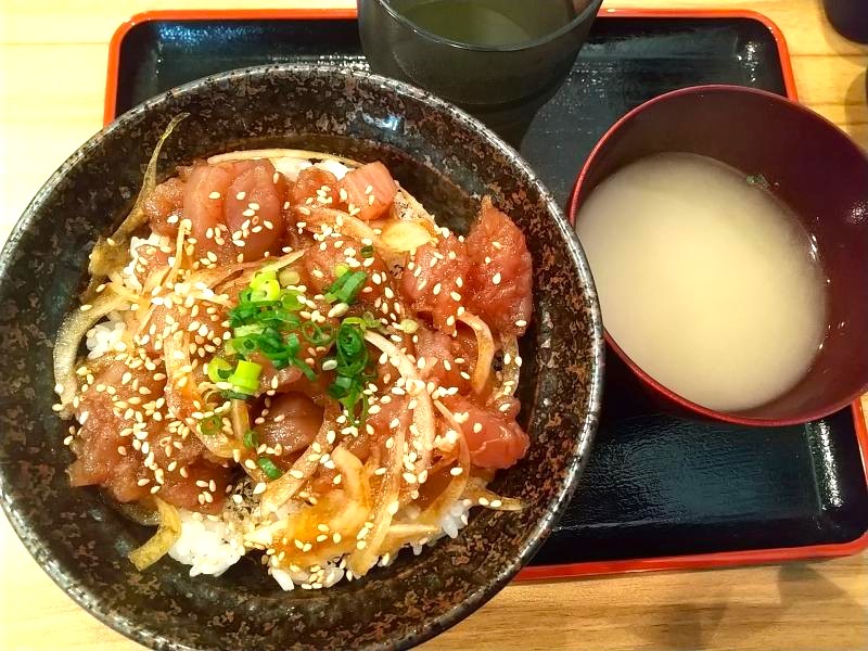 やまもと特製漬けタレ丼