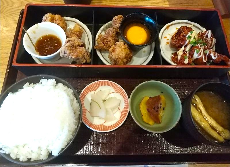 魚沼食堂の「唐揚げ食べ比べ定食」