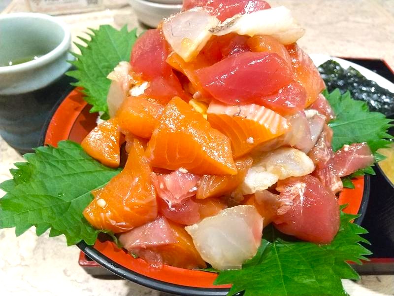 サーモンやマグロなどの具材